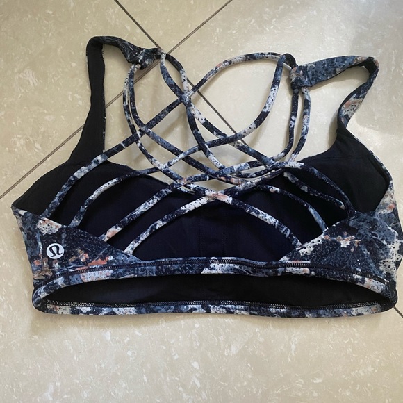 lululemon Free To Be Wild Bra, luxtreme, size 6, floral pattern, like new - Picture 2 of 2